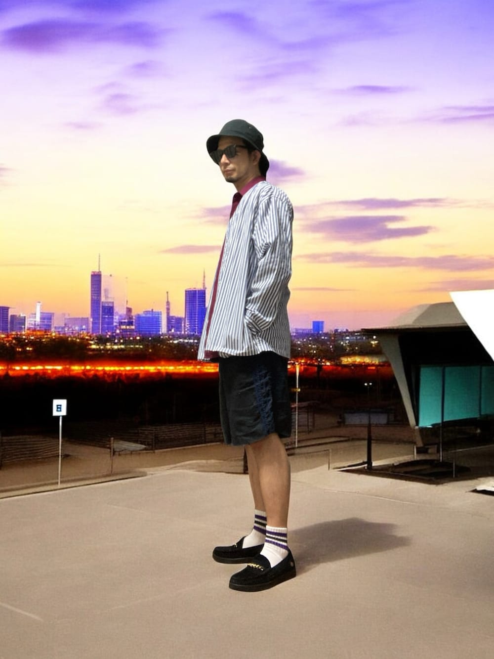 ブラック系のローファー、その他のシャツ/ブラウス、ブラック系のその他パンツを着用したメンズの秋コーディネートの2枚目の写真