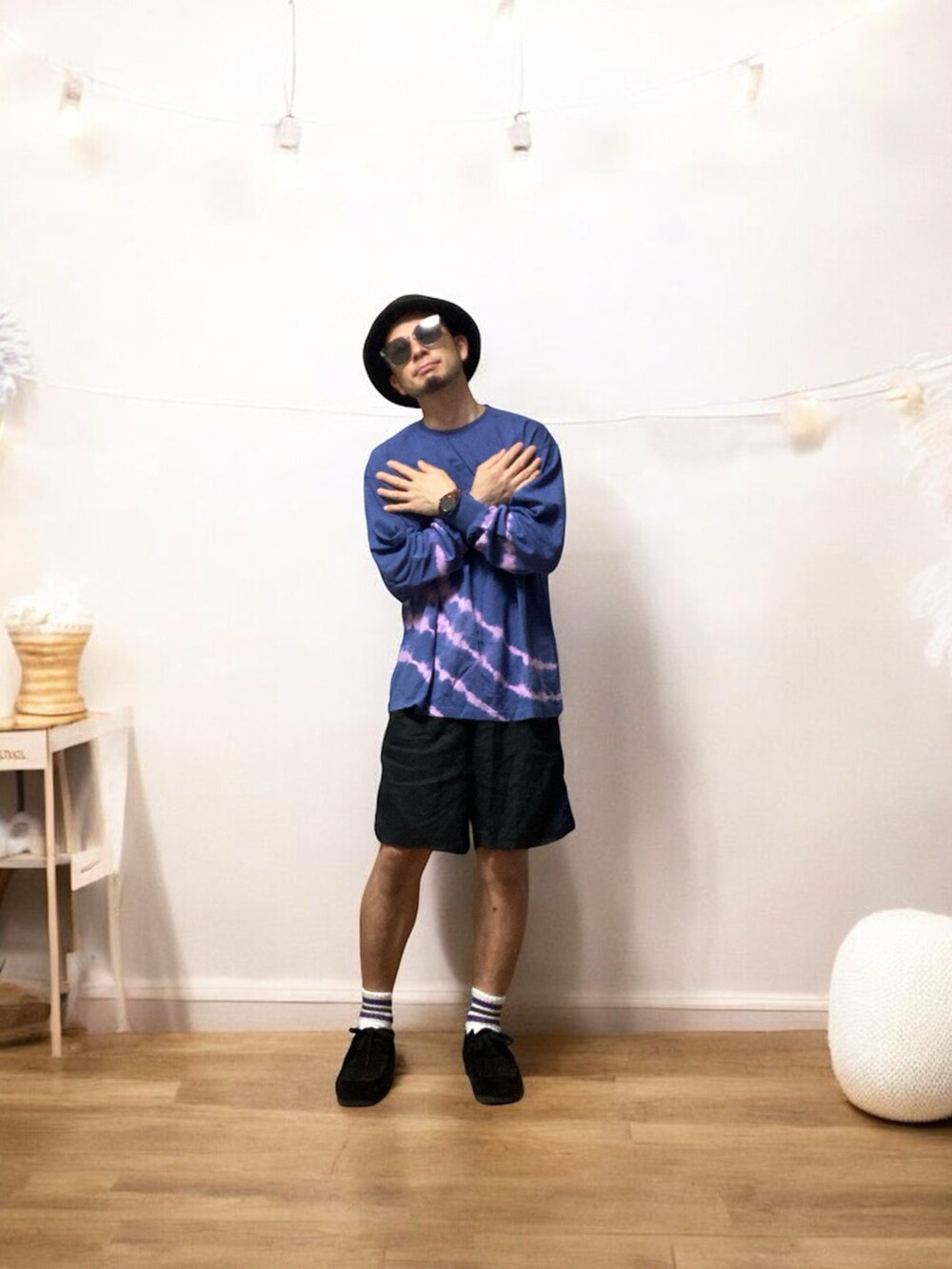 「おじさん、あごひげ、もみあげ、ハット、ロンT、キューバショートパンツ、モカシンシューズ、ラインソックス」｜「Sauce のアイテム（ハット、ブラック系）」を使った、モミヒゲさん（メンズ・175cm）の秋コーディネートの5枚目の写真