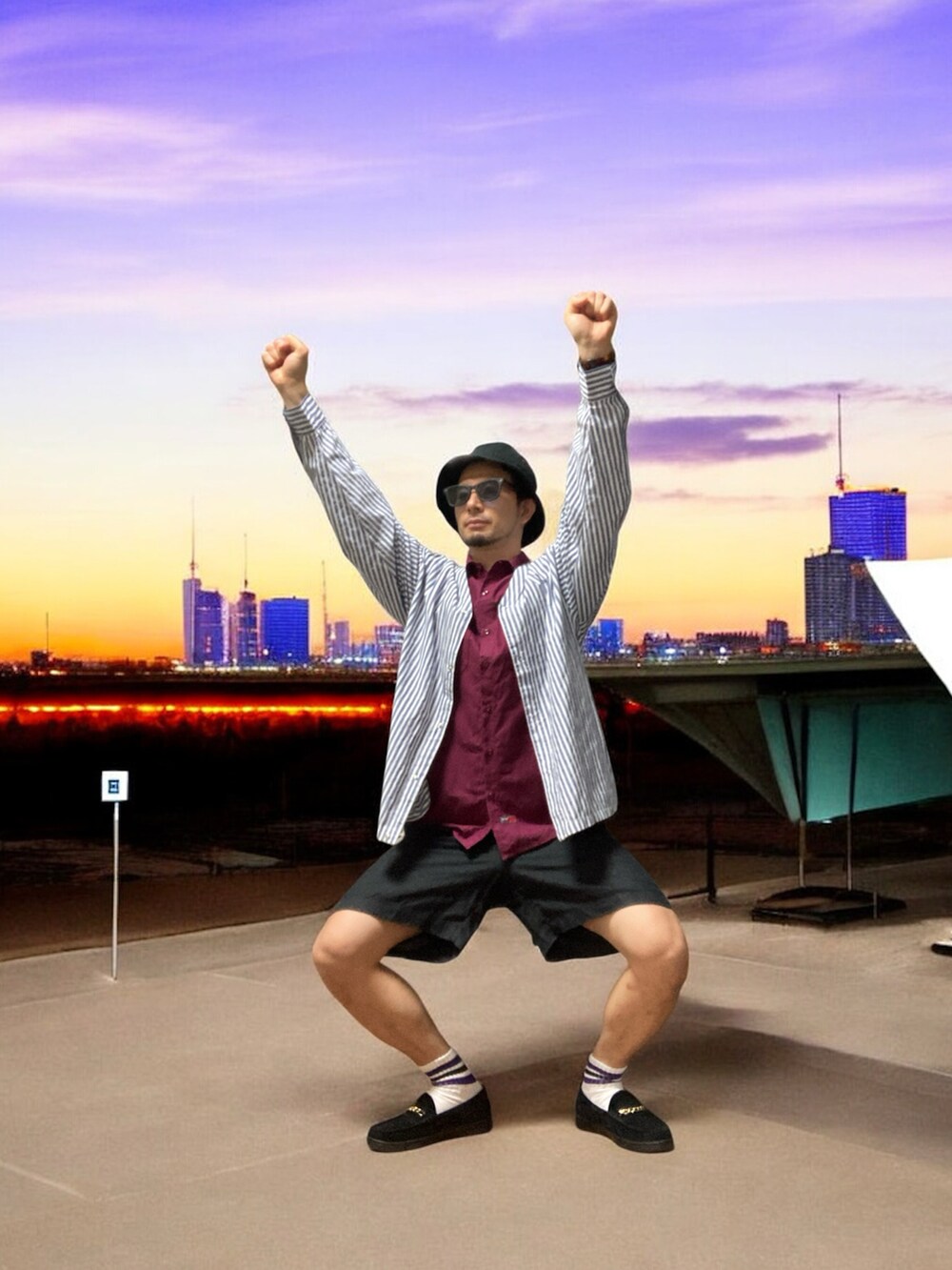 ブラック系のローファー、その他のシャツ/ブラウス、ブラック系のその他パンツを着用したメンズの秋コーディネートの4枚目の写真