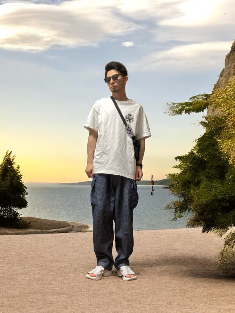 「おじさん、あごひげ、もみあげ、Tシャツ、デニムカーゴパンツ、サンダル、ポンプフューリーサンダル、メタリカ、ジョジョの奇妙な冒険、リゾット・ネエロ」｜「ReebokのReebok/リーボック INSTAPUMP FURY SANDAL/インスタ ポンプ フューリー サンダル（サンダル、グレー系）」を使った、モミヒゲさん（メンズ・175cm）の夏コーディネートの2枚目の写真