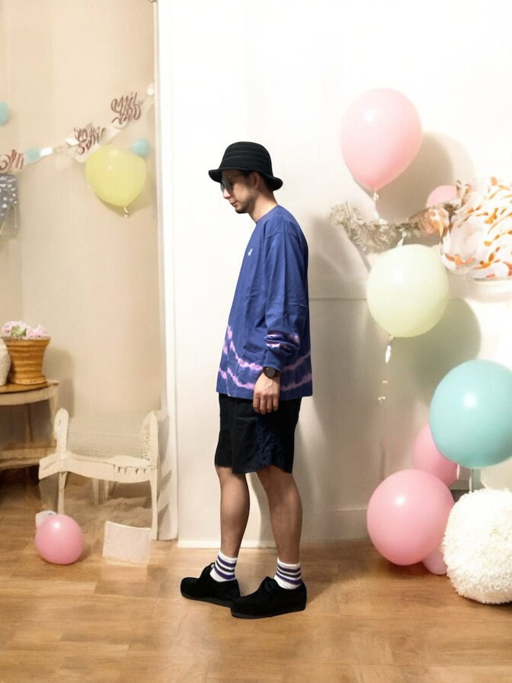 「おじさん、あごひげ、もみあげ、ハット、ロンT、キューバショートパンツ、モカシンシューズ、ラインソックス」｜「Sauce のアイテム（ハット、ブラック系）」を使った、モミヒゲさん（メンズ・175cm）の秋コーディネートの2枚目の写真