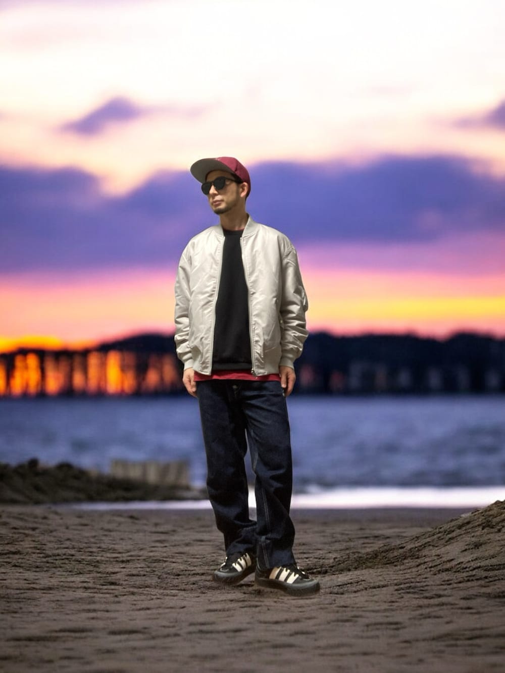 「おじさん、あごひげ、もみあげ、キャップ、MA-1、トレーナー、ジーパン、スニーカー」｜「Levi'sのLevi's(R)RED STAY LOOSE UTILITY DIAMOND BEACH（デニムパンツ、ブルー系）」を使った、モミヒゲさん（メンズ・175cm）の冬コーディネートの3枚目の写真