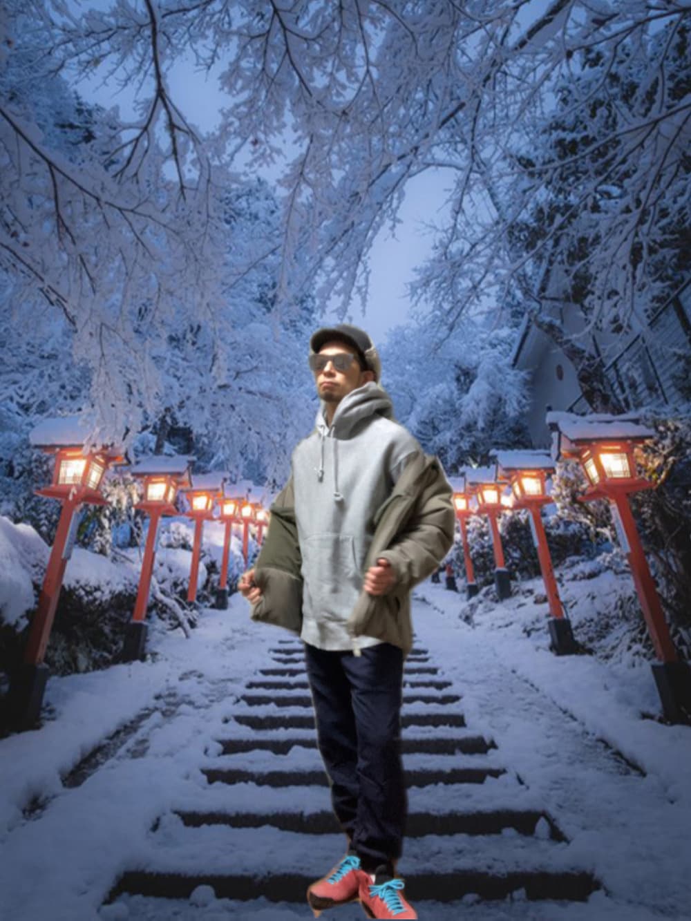 ブルー系のその他パンツ、レッド系のスニーカー、グレー系のミリタリージャケットを着用したメンズの冬コーディネートの2枚目の写真