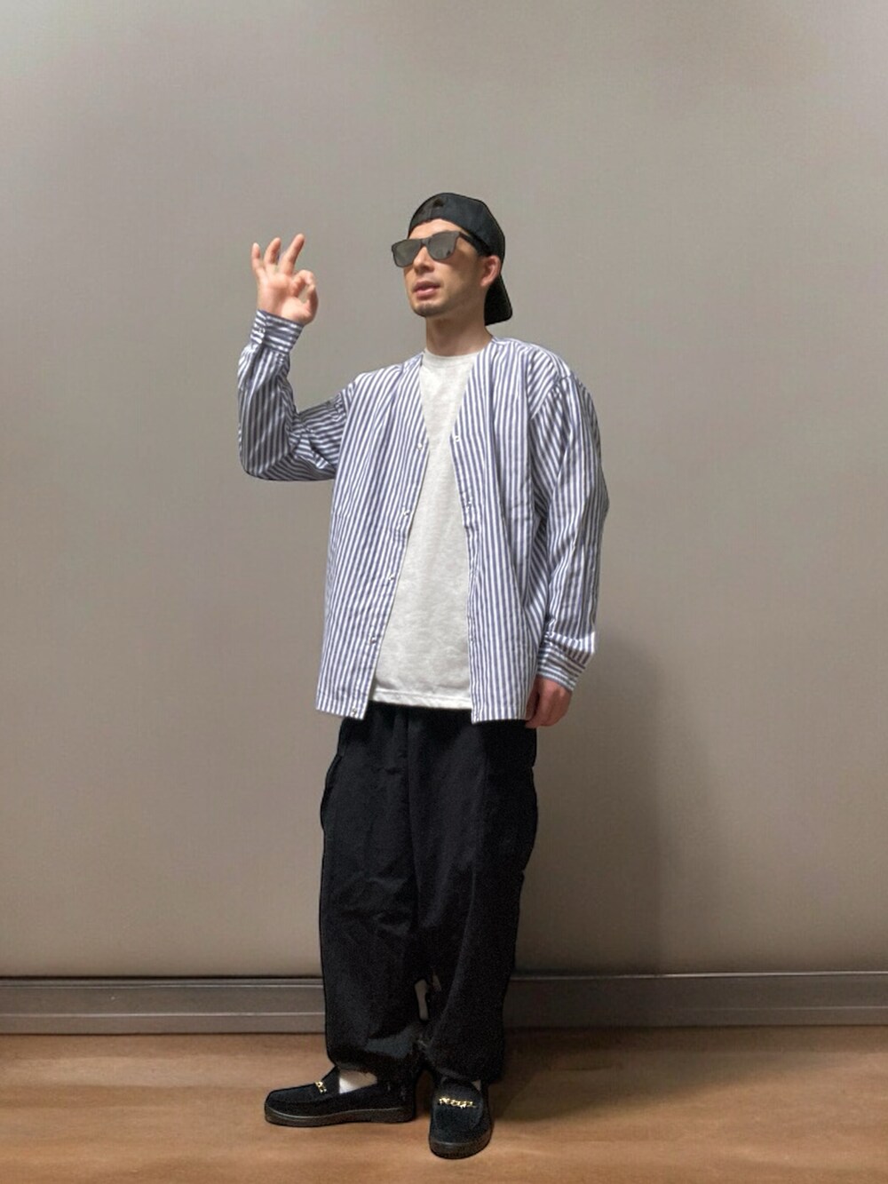 「おじさん、あごひげ、もみあげ、キャップ、エロかぶり、ノーカラーシャツ、ロンT、カーゴパンツ、チェーンローファー、ローファー、スティールボールラン、ジャイロ」|「GRAVISのGravis/グラビス ODJICK CHAIN オジェック チェーン ローファー 25221(ローファー、ブラック系)」を使った、モミヒゲさん(メンズ・175cm)の春コーディネートの5枚目の写真