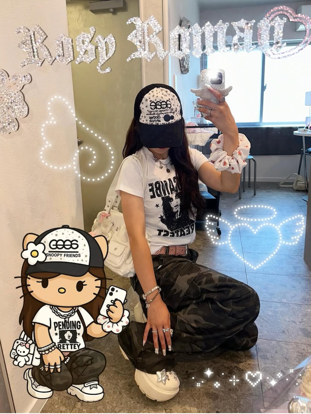「夏ルックで気分アップ、デニム、迷彩パンツ、キャップ、厚底サンダル、厚底シューズ、白Tシャツ、ロゴT」｜「aeaeのWEB LOGO MESH CAP（キャップ、ブラック系）」を使った、senaさん（骨格ウェーブ・レディース・158cm）の夏コーディネートの2枚目の写真