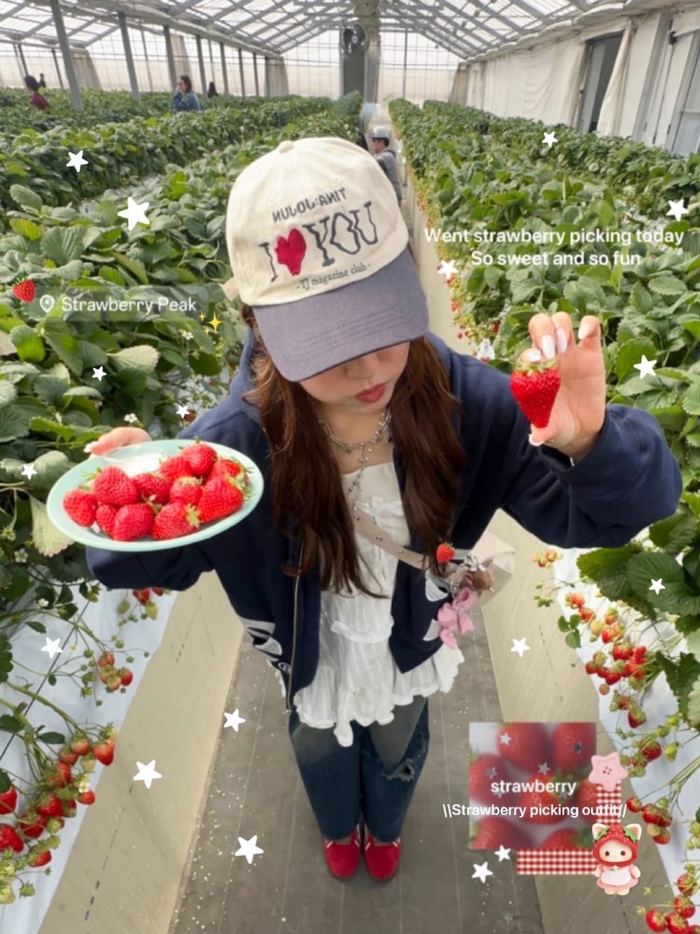 ブルー系のデニムパンツ、ブルー系のパーカー、ホワイト系のワンピース/ドレスを着用したレディースの春コーディネートの3枚目の写真