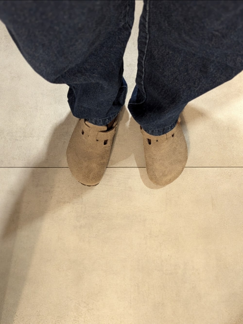 「アキコーデ、40代ファッション」｜「BIRKENSTOCKの＜BIRKENSTOCK＞ Boston TAUPE/ボストン トープ/サンダル（サンダル、ベージュ系）」を使った、tomo_hooさん（メンズ・179cm）の秋コーディネートの2枚目の写真