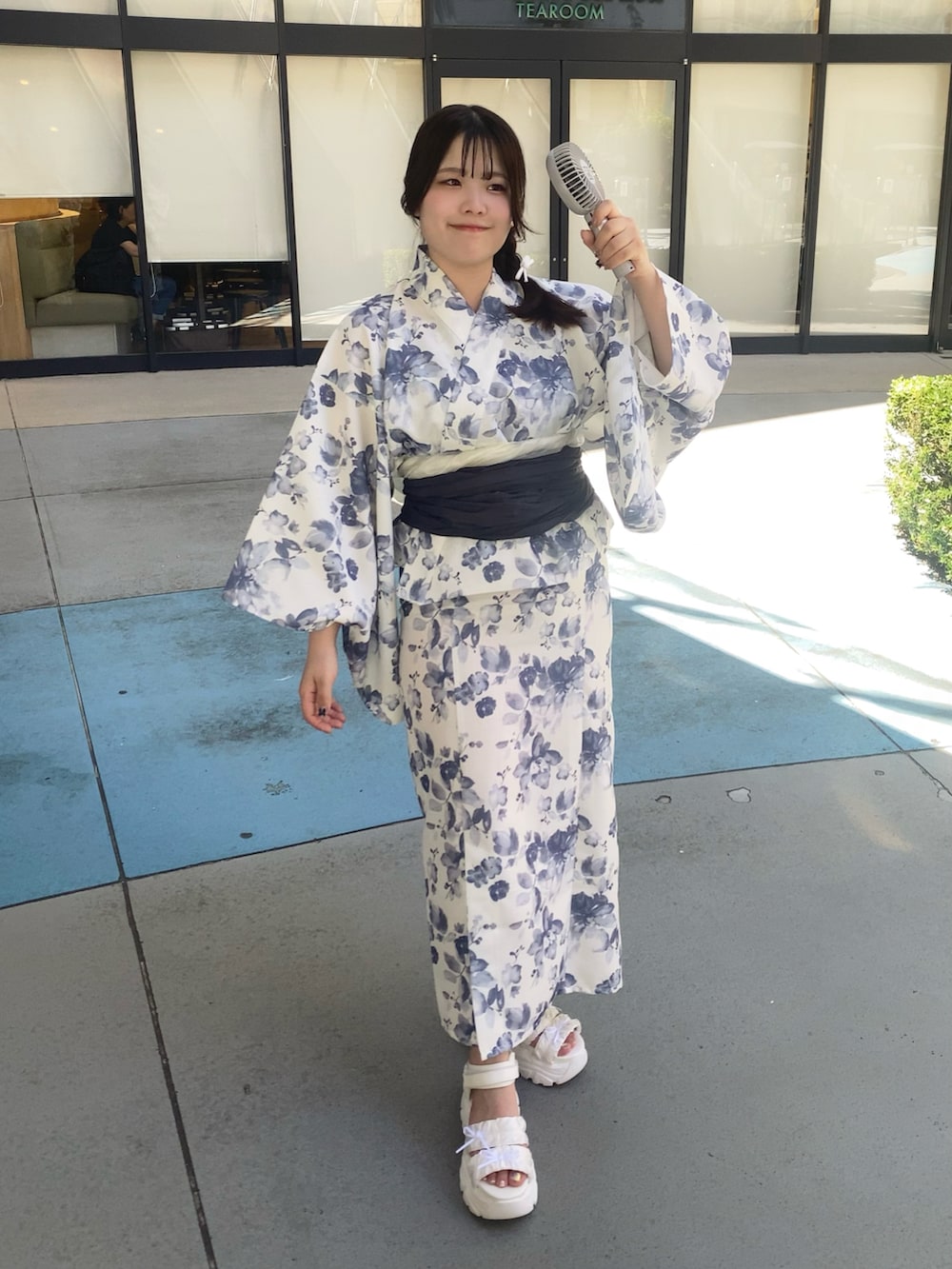 「夏、夏コーデ、浴衣、お祭り、お祭りコーデ、花火大会、ワンピーススタイル、オリーブ デ オリーブ(OLIVE des OLIVE)」｜「OLIVE des OLIVEのシャーリングスポーツサンダル（サンダル、ホワイト系）」を使った、ainoさん（レディース・155cm）の夏コーディネートの2枚目の写真