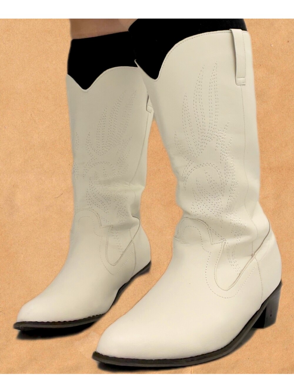 その他のニット/セーター、グレー系のTシャツ/カットソー、グレー系のショルダーバッグを着用したレディースの秋コーディネートの2枚目の写真