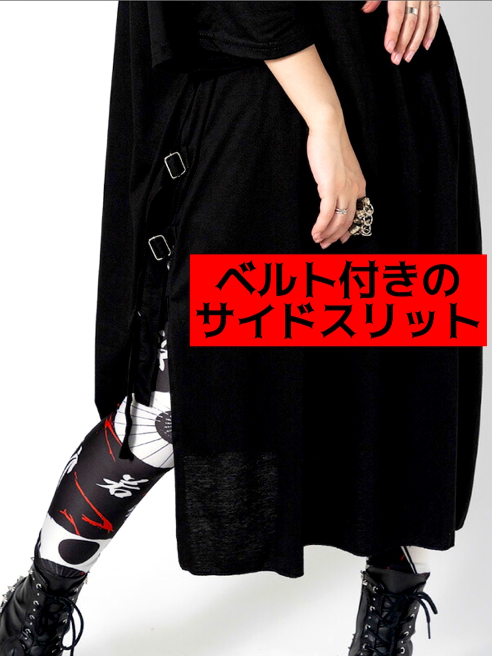 ブラック系のワンピース/ドレス、その他のTシャツ/カットソー、ブラック系のレギンス/スパッツを着用したレディースの冬コーディネートの2枚目の写真