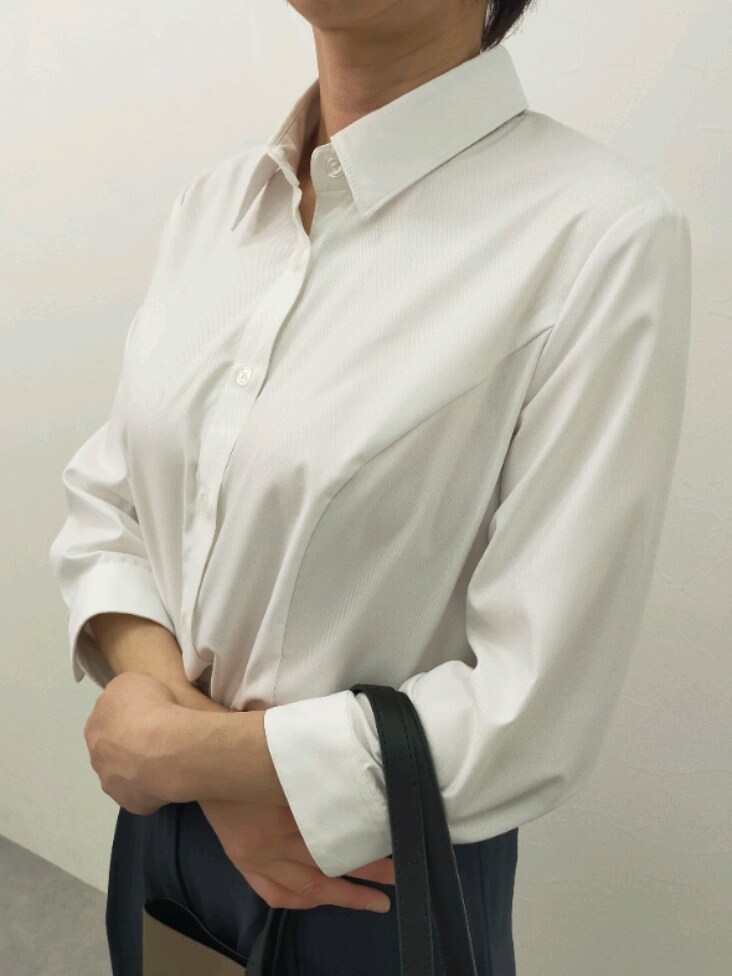 「大きい胸レディースファッション、ニッセングラマー、レギュラー、スタッフ、スーツスタイル、ビジネススタイル、就活、仕事コーデ」|「nissenの【大きい胸専用】RISPY 洗える ストレッチテーラードジャケット テーパードパンツスーツ(スーツセット、ブルー系)」を使った、itachiさん(レディース・156cm)の冬コーディネートの2枚目の写真