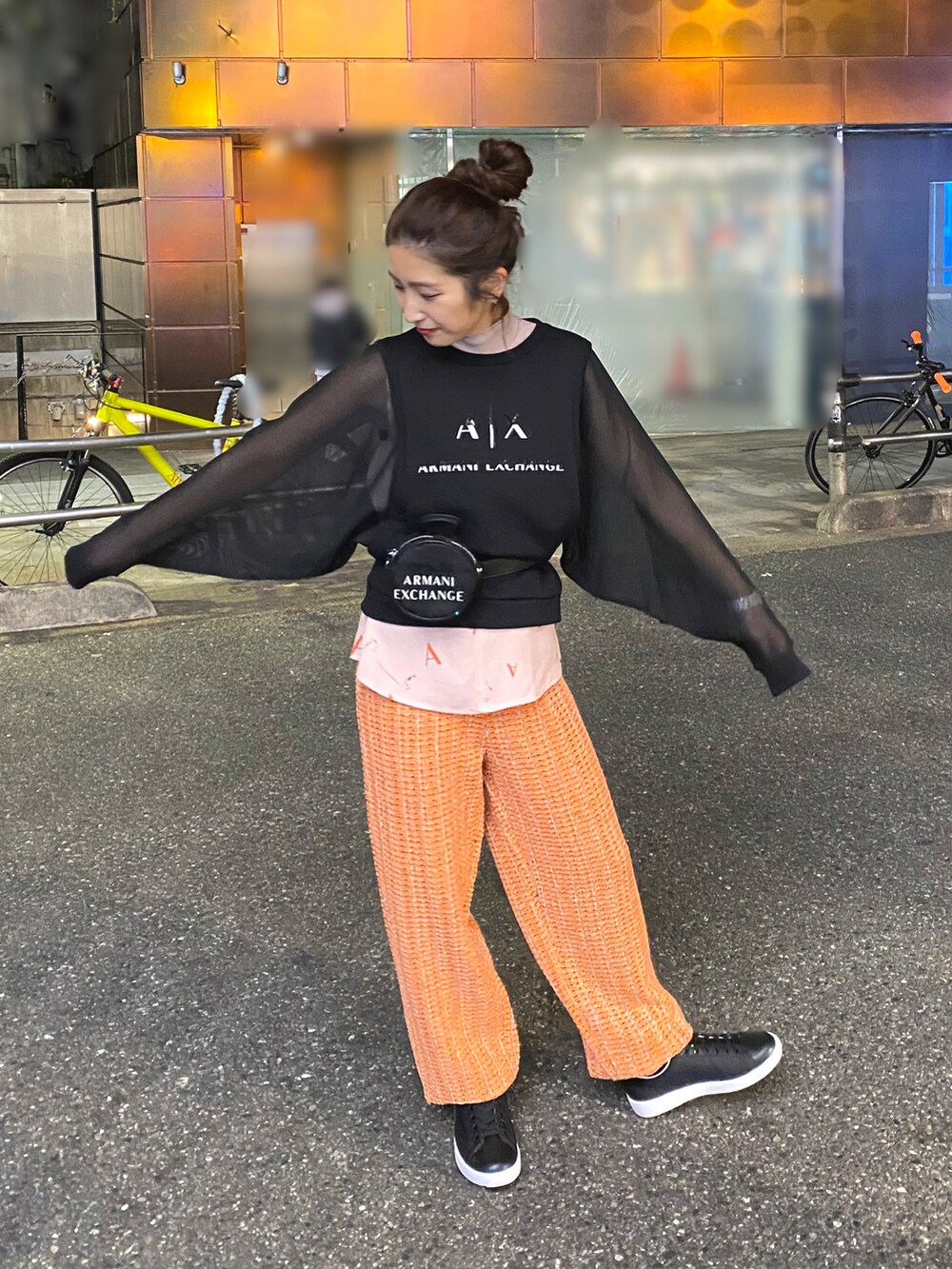 「カラーパレット、AXCatStreet、AXchanger、AXchange、アルマーニエクスチェンジ、春カラー、低身長コーデ、春コーデ、カジュアル、カラーパンツ、透け感、体型カバー、リラックスパンツ、ウエストマーク」|「ARMANI EXCHANGEの【A|X アルマーニ エクスチェンジ】2トーンICON スウェットプルオーバー(スウェット、ブラック系)」を使った、Fuji☺︎Kさん(レディース・154cm)の冬コーディネートの3枚目の写真