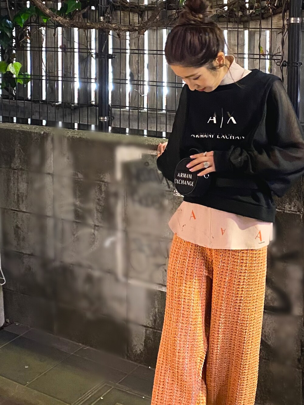 「カラーパレット、AXCatStreet、AXchanger、AXchange、アルマーニエクスチェンジ、春カラー、低身長コーデ、春コーデ、カジュアル、カラーパンツ、透け感、体型カバー、リラックスパンツ、ウエストマーク」|「ARMANI EXCHANGEの【A|X アルマーニ エクスチェンジ】2トーンICON スウェットプルオーバー(スウェット、ブラック系)」を使った、Fuji☺︎Kさん(レディース・154cm)の冬コーディネートの2枚目の写真