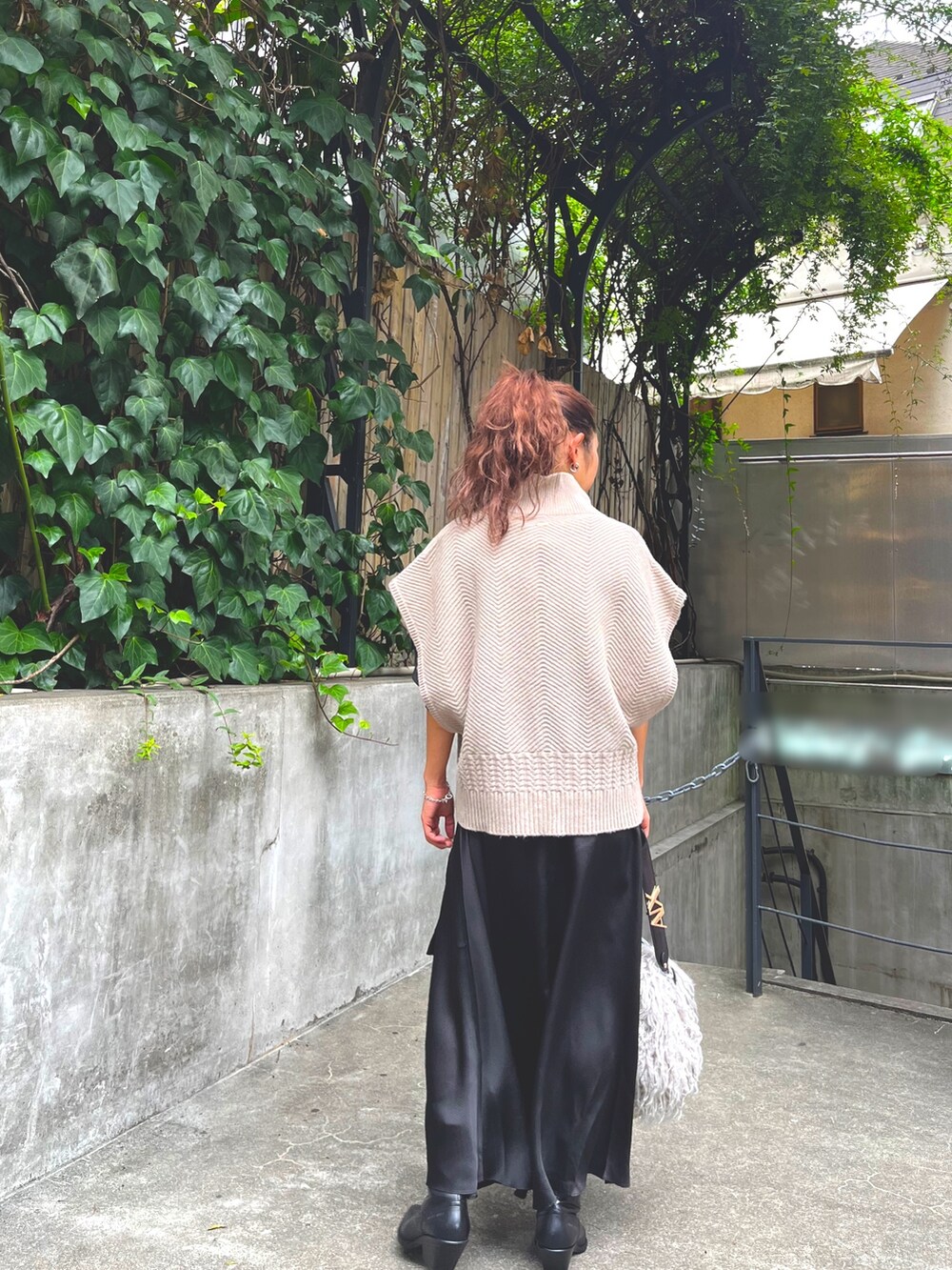 「AXchanger、AXchange、AXCatStreet、アルマーニエクスチェンジ、着回しコーデ、低身長女子、秋カラー、ママコーデ、秋服準備はじめました、レイヤードスタイル、マキシ丈ワンピース、ファー小物、ニットベスト、ニュアンスカラー、スタイルアップ」|「ARMANI EXCHANGEの【A|X アルマーニ エクスチェンジ】バックリボン サテンロングワンピース(ワンピース、ブラック系)」を使った、Fuji☺︎Kさん(レディース・154cm)の夏コーディネートの3枚目の写真