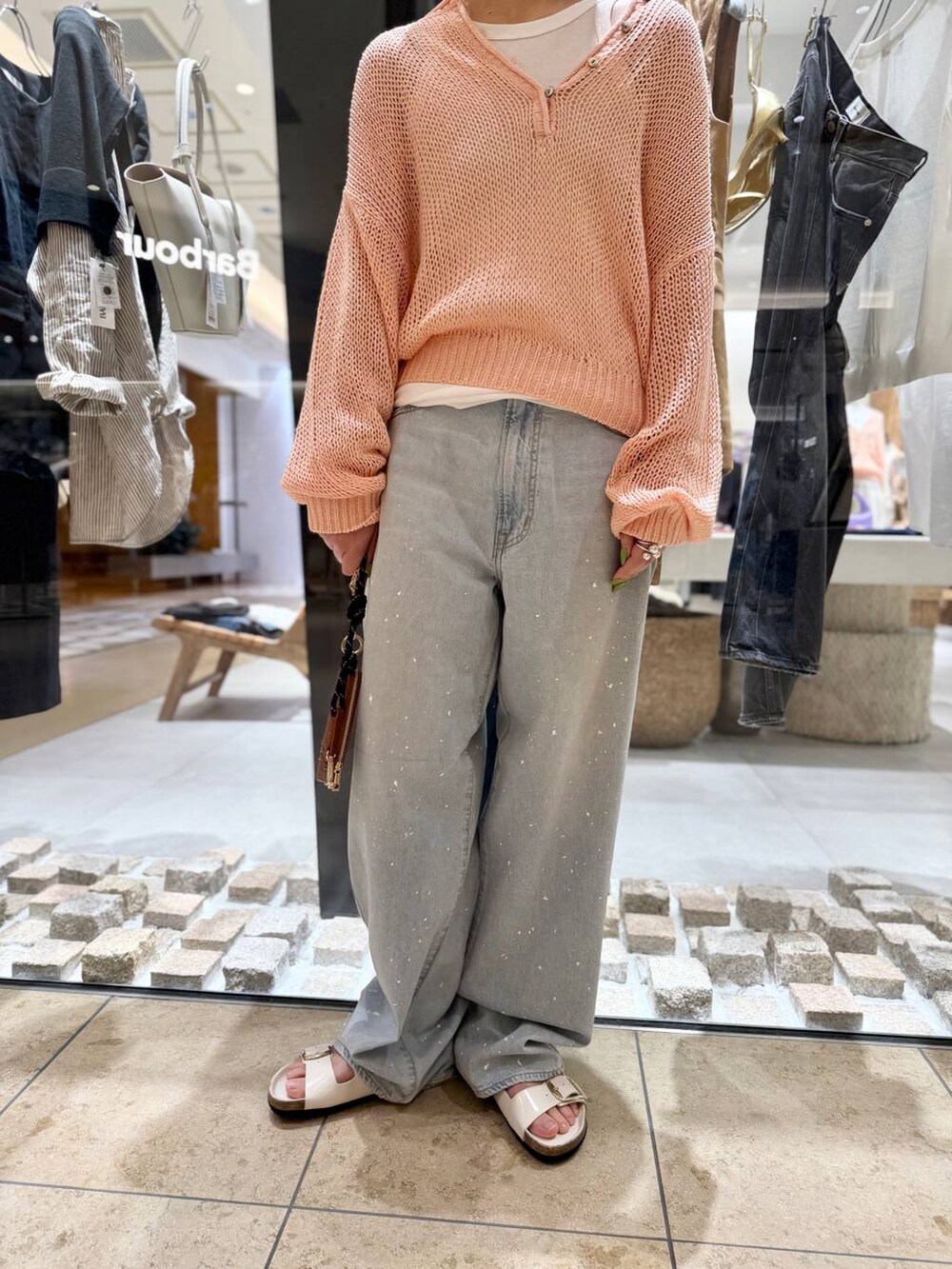 「ベーシック/シンプル、カジュアル、ヘルシー、ショートヘア」｜「CORSO ROMA，9の【CORSO ROMA 9】2バックルサンダル（サンダル、ホワイト系）」を使った、のんさん（レディース・162cm）の春コーディネートの5枚目の写真