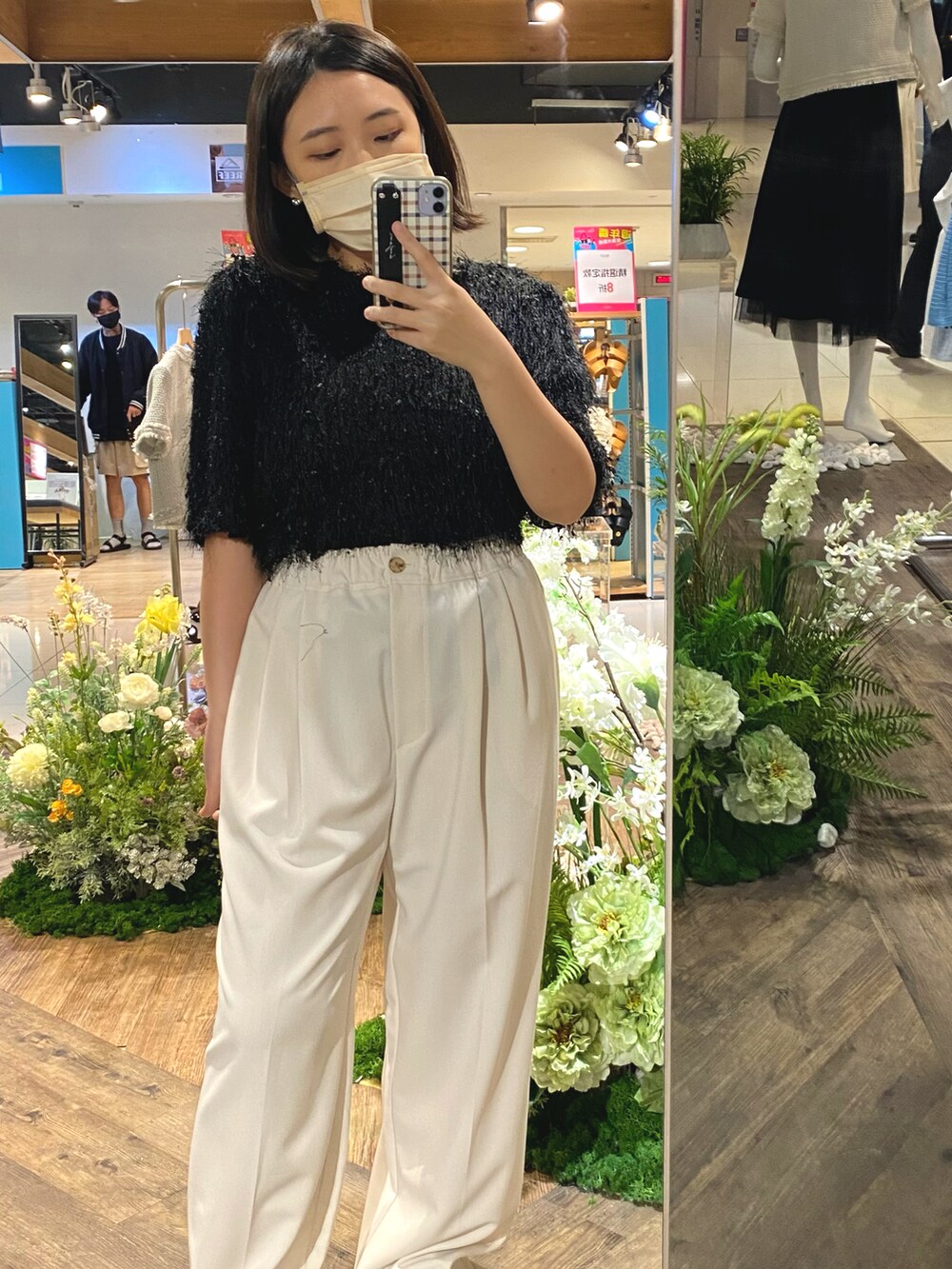 「秋のコーデ、ootd、オトナ女子、黑白搭配、毛毛上衣、毛糸、寬褲、上班穿搭、可愛い系」｜「White Oceanのアイテム（ニット/セーター、ブラック系）」を使った、Ting  🇹🇼 さん（レディース・153cm）の秋コーディネートの2枚目の写真