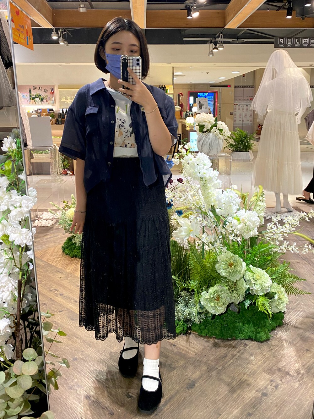「ootd、復古、通勤穿搭、蕾絲裙、透膚襯衫、休閒」｜「Heatherのアイテム（Tシャツ/カットソー、ホワイト系）」を使った、Ting  🇹🇼 さん（レディース・153cm）の夏コーディネートの2枚目の写真