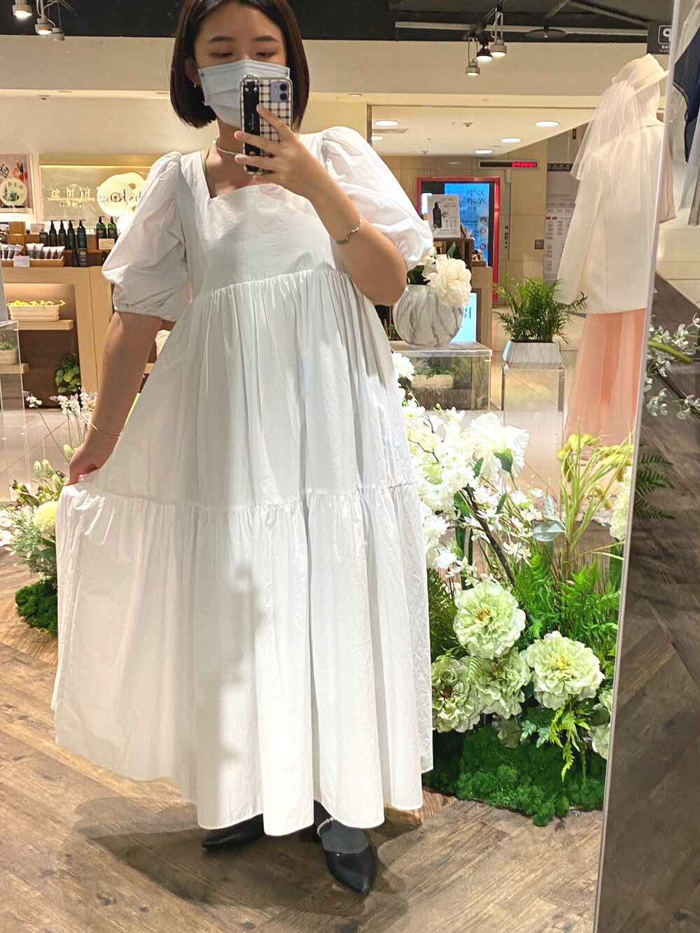 「ootd、復古、洋裝、女人味、浪漫、法式、燈籠袖、蛋糕裙、仙女裙、白色洋裝、方領上衣、澎澎袖、夏日、約會穿搭、海邊look」｜「white oceanのアイテム（ワンピース、ホワイト系）」を使った、Ting  🇹🇼 さん（レディース・153cm）の夏コーディネートの2枚目の写真