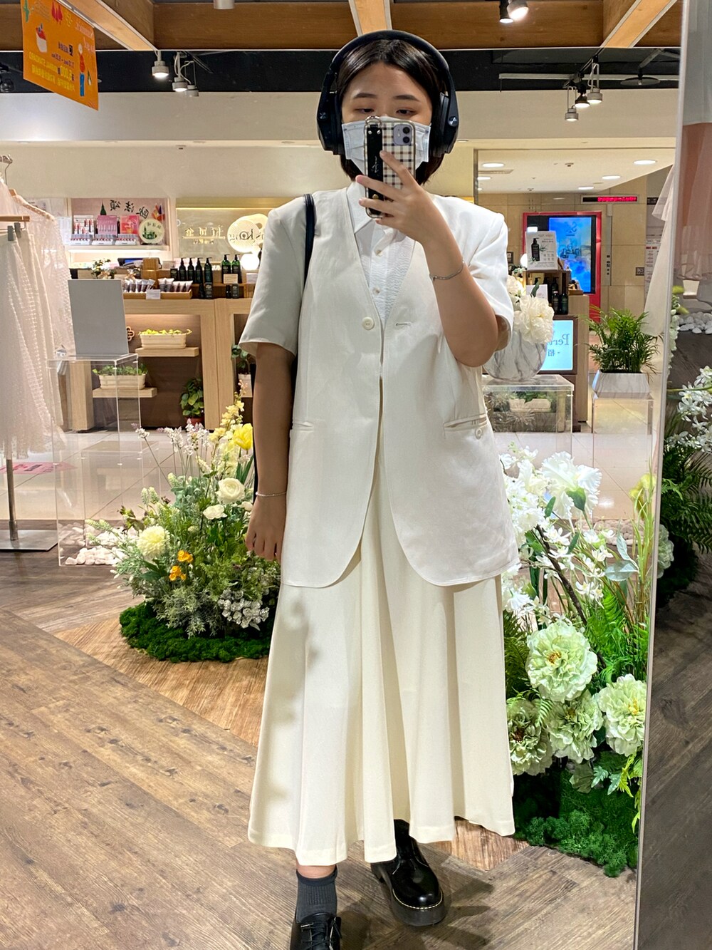 「ootd、通勤穿搭、米白色、非常律師、商務、工作穿搭、禹英禑、西裝外套、法式、韓劇、韓系穿搭、氣質」｜「Dr. Martensのアイテム（ローファー、ブラック系）」を使った、Ting  🇹🇼 さん（レディース・153cm）の夏コーディネートの2枚目の写真
