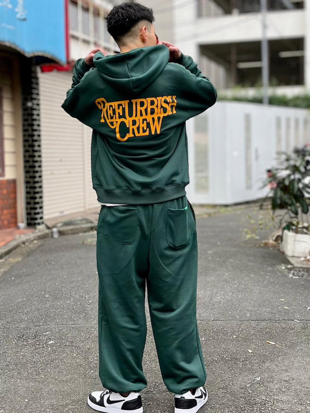 「スニーカー、ストリート、スニーカーコーデ、ストリートコーデ、ストリートMIX、お洒落さんとつながりたい、ワイドパンツ、GU、Right-on、Right-onコーデ、NIKE、休日スタイル、いいね、save、フォローお願いします🤑、インスタフォローしてね！、プチプラ」｜「GUのアイテム（その他トップス、ホワイト系）」を使った、tougo0rvさん（メンズ・175cm）の冬コーディネートの2枚目の写真