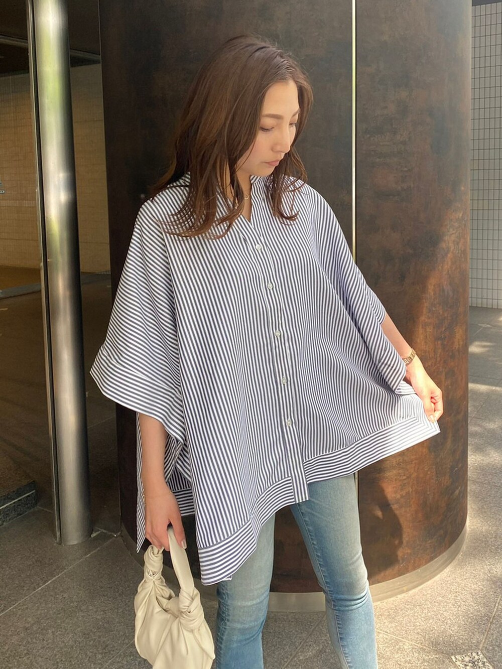 その他のシャツ/ブラウスを着用したレディースの夏コーディネートの3枚目の写真