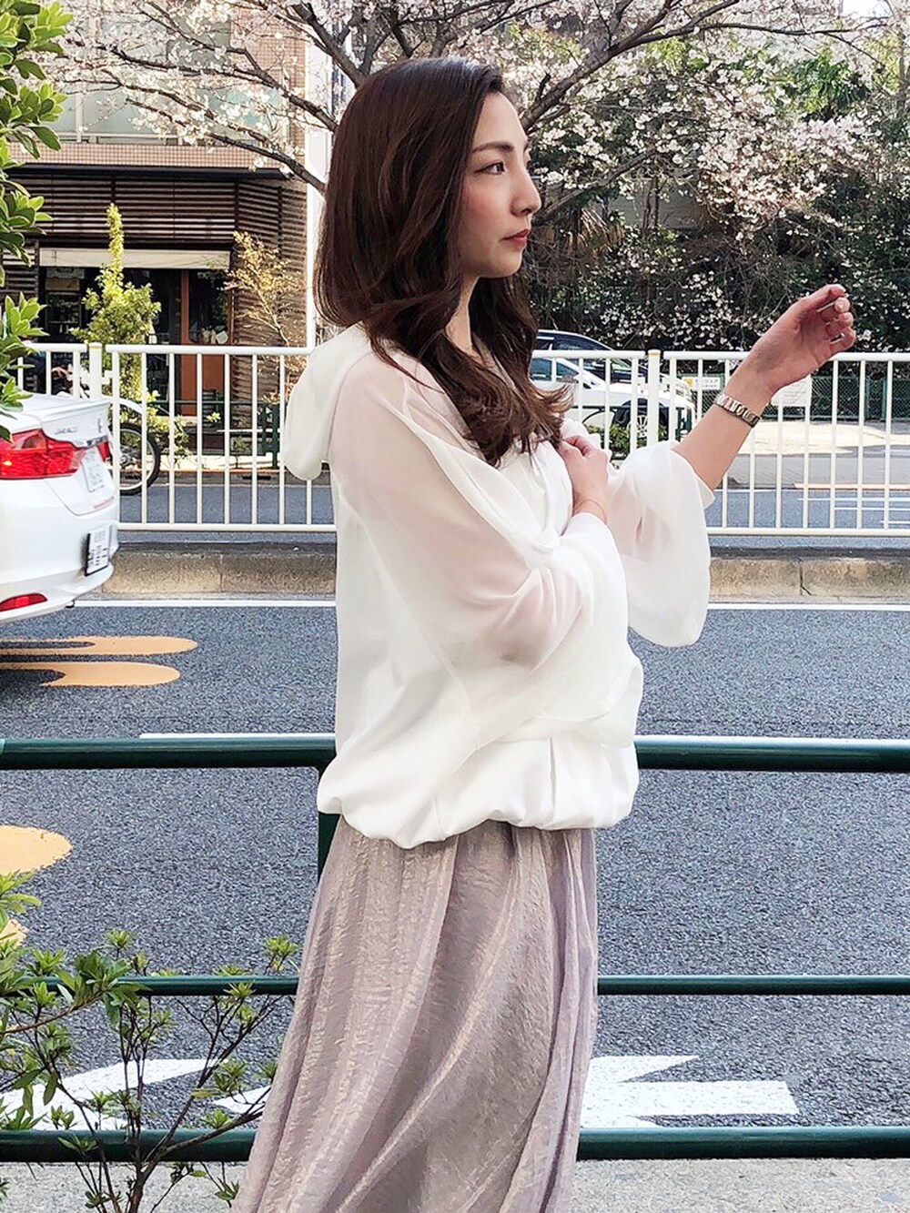 レディースの春コーディネートの3枚目の写真