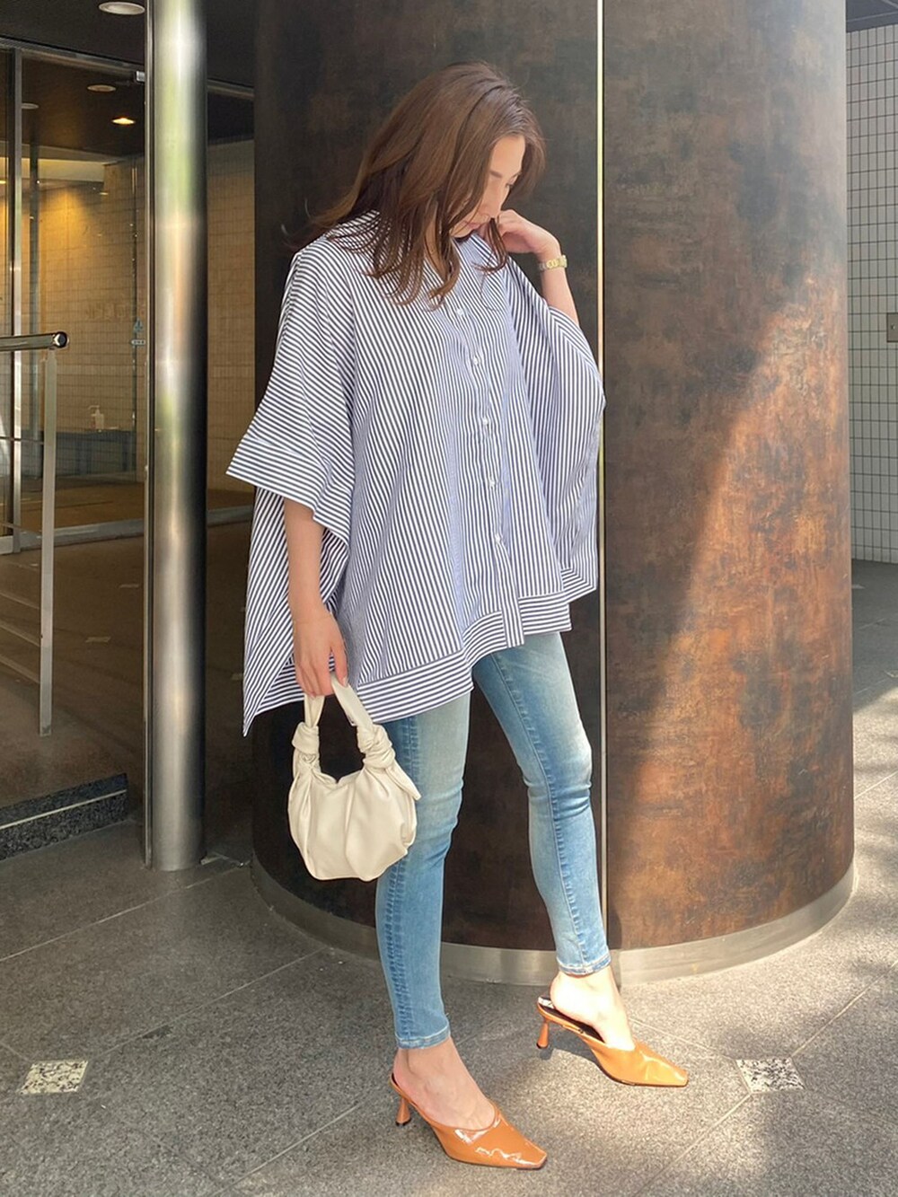 その他のシャツ/ブラウスを着用したレディースの夏コーディネートの2枚目の写真