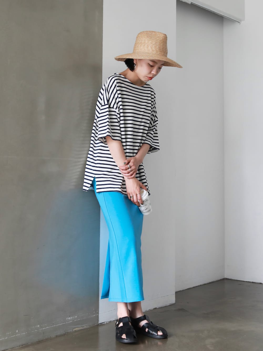 ブルー系のスカート、その他のその他を着用したレディースの夏コーディネートの2枚目の写真