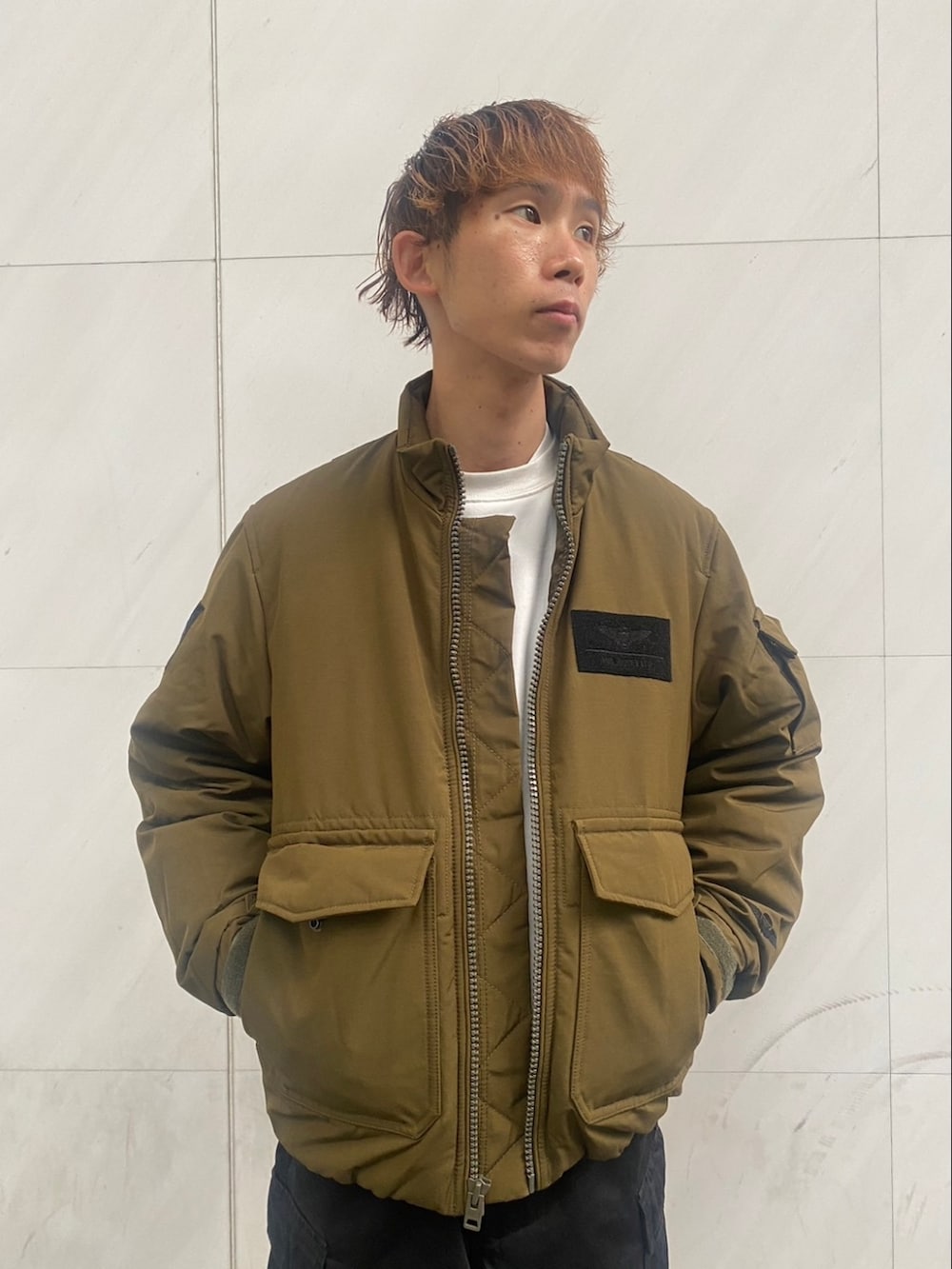 「アメカジ、AVIREX、オーバーサイズ、オリーブ、メンズコーデ、秋服コーデ、ミリタリーコーデ、g1、AVIREXBelle、m65パンツ」｜「AVIREXのAVIREX/アビレックス/シンプルM65パンツ/Simple M-65 Pants（カーゴパンツ、ブラック系）」を使った、yuukiさん（メンズ・167cm）の秋コーディネートの2枚目の写真