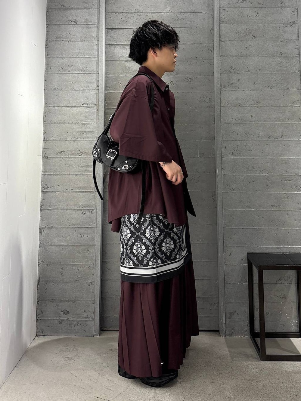 「低身長、ベーシック/シンプル、着痩せ・細見え」｜「HAREのYOSEワイドパンツ(HARE)（その他パンツ、レッド系）」を使った、ぬまさん（メンズ・166cm）の夏コーディネートの2枚目の写真