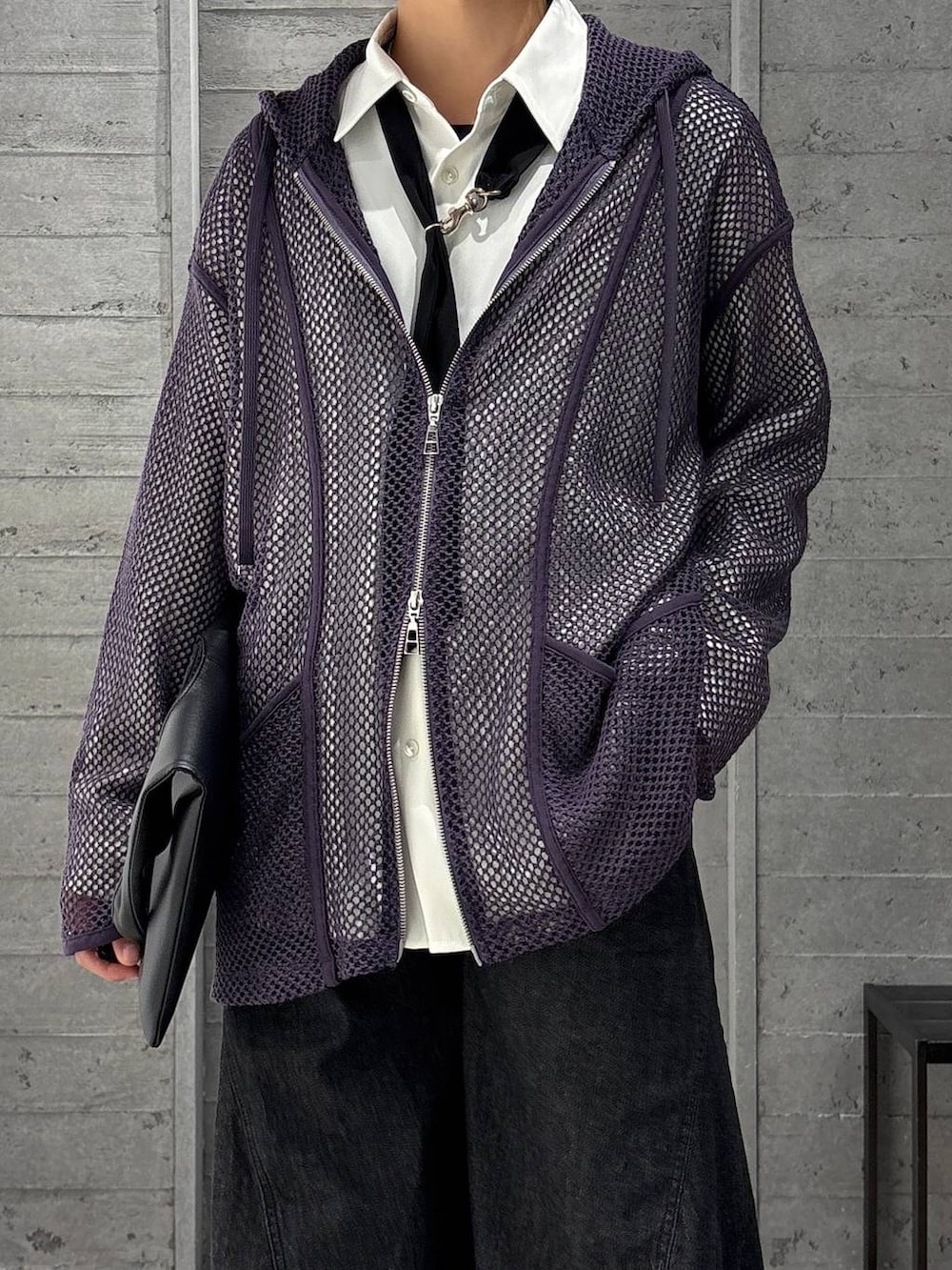 「低身長、ベーシック/シンプル、着痩せ・細見え」｜「HAREのSMALLサンカクトート(HARE)（トートバッグ、ブラック系）」を使った、ぬまさん（メンズ・166cm）の夏コーディネートの5枚目の写真