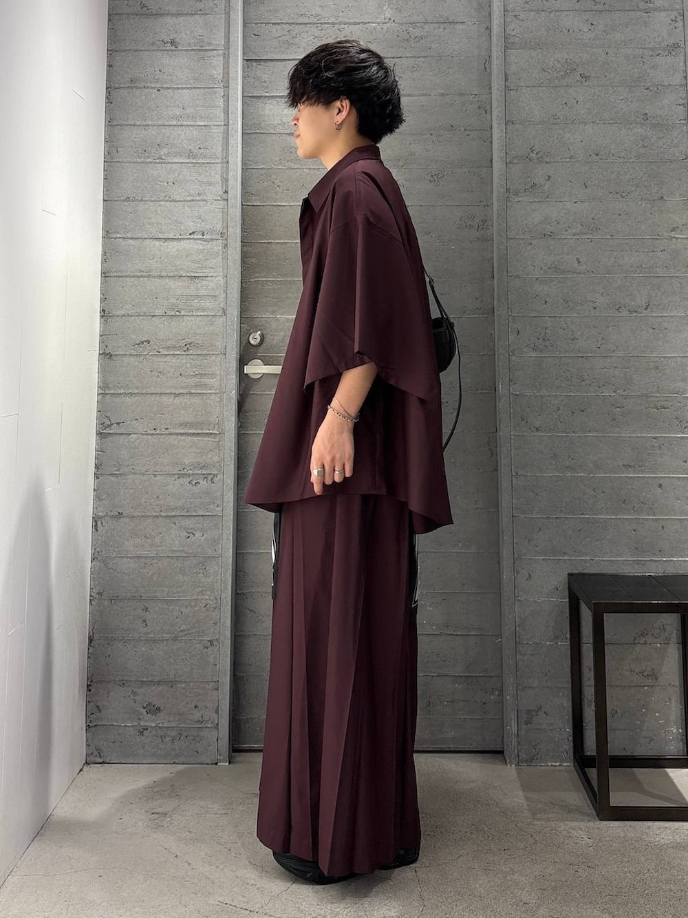 「低身長、ベーシック/シンプル、着痩せ・細見え」｜「HAREのYOSEワイドパンツ(HARE)（その他パンツ、レッド系）」を使った、ぬまさん（メンズ・166cm）の夏コーディネートの4枚目の写真