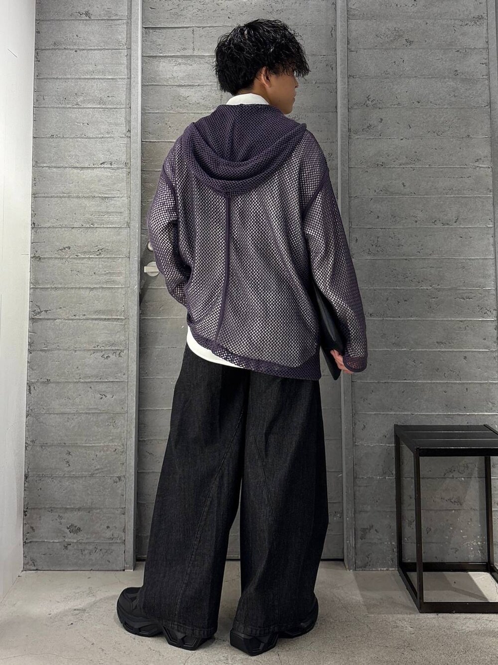 「低身長、ベーシック/シンプル、着痩せ・細見え」｜「HAREのSMALLサンカクトート(HARE)（トートバッグ、ブラック系）」を使った、ぬまさん（メンズ・166cm）の夏コーディネートの3枚目の写真