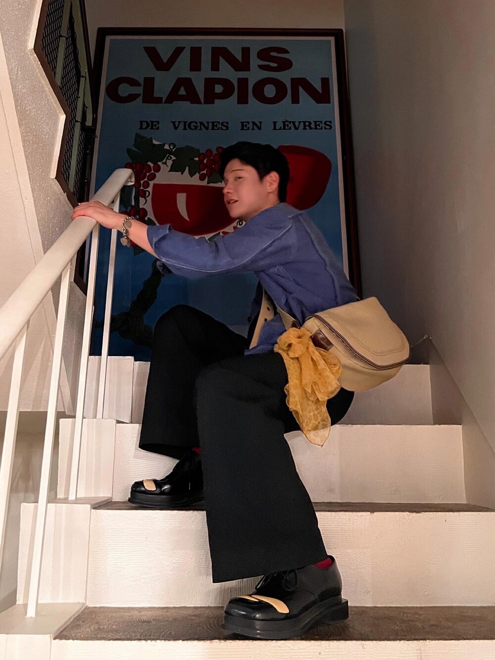 その他のその他アウター、シルバー系のブレスレットを着用したメンズの夏コーディネートの2枚目の写真