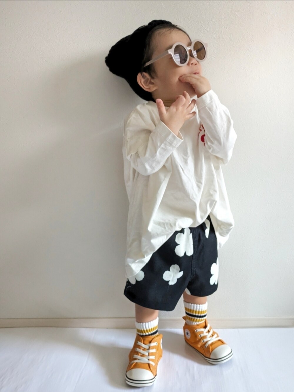 「キッズファッション、シンプルコーデ、春夏コーデ、ストリート、VANS、ニット帽、お出かけコーデ、ビッグシルエット、カジュアルコーデ、1歳、シャツスタイル、きれいめカジュアル、サングラス、初夏コーデ、ロゴ」|「Ocean Pacificの【OP:オーピー】キッズニットキャップ(ニットキャップ/ビーニー、グリーン系)」を使った、EITOさん(キッズ・80cm)の春コーディネートの2枚目の写真