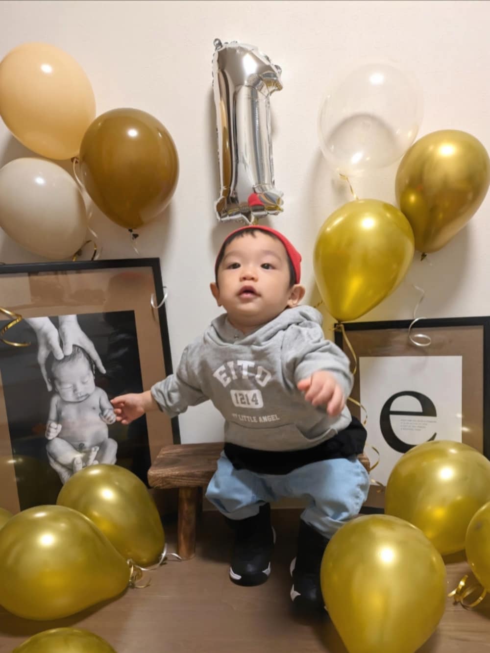 「クリスマスに着たい服、マイベストコーデ2024、冬コーデ、お誕生日おめでとう！、2歳、キッズファッション、ローリーズファーム(LOWRYS FARM)、クリスマスコーデ、クリスマス、コンバース、チエックシャツ、フライトキャップ、レイヤードスタイル、男の子コーデ、BREEZE」｜「BREEZEのファーフライトキャップ（ハット、ブラウン系）」を使った、EITOさん（キッズ・90cm）の冬コーディネートの4枚目の写真