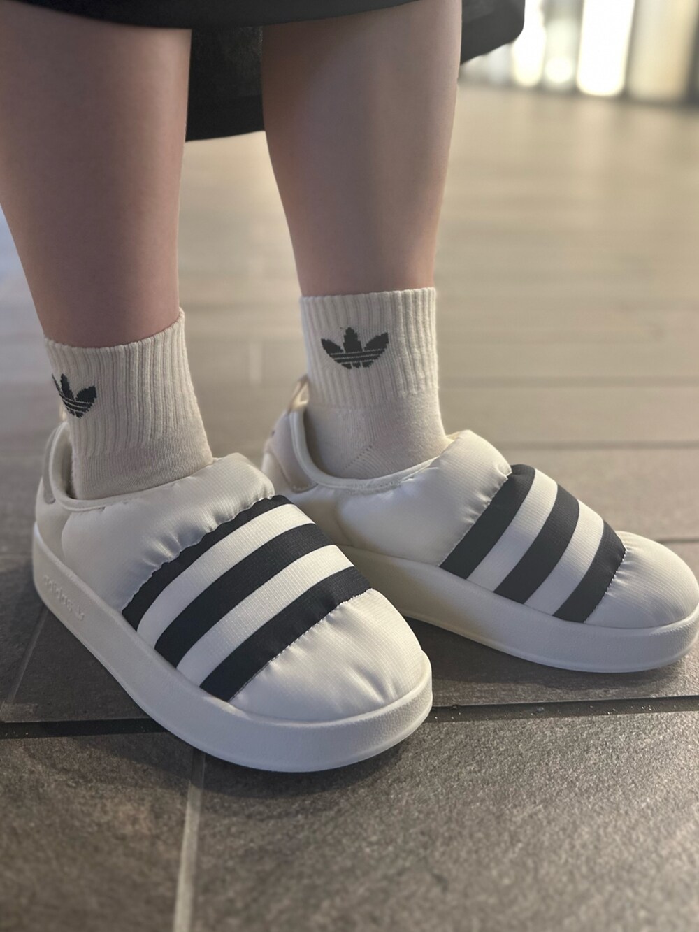 「コーデュロイ、adidas、アディダス、フリースジャケット、adidas originals、アディダスオリジナルス、アディカラー、アディダスコーデ、パフィレッタ」｜「adidasのコーデュロイ フリースミックス ジャケット  / アディダスオリジナルス adidas Originals（ブルゾン、ベージュ系）」を使った、IMさん（レディース・156cm）の秋コーディネートの4枚目の写真