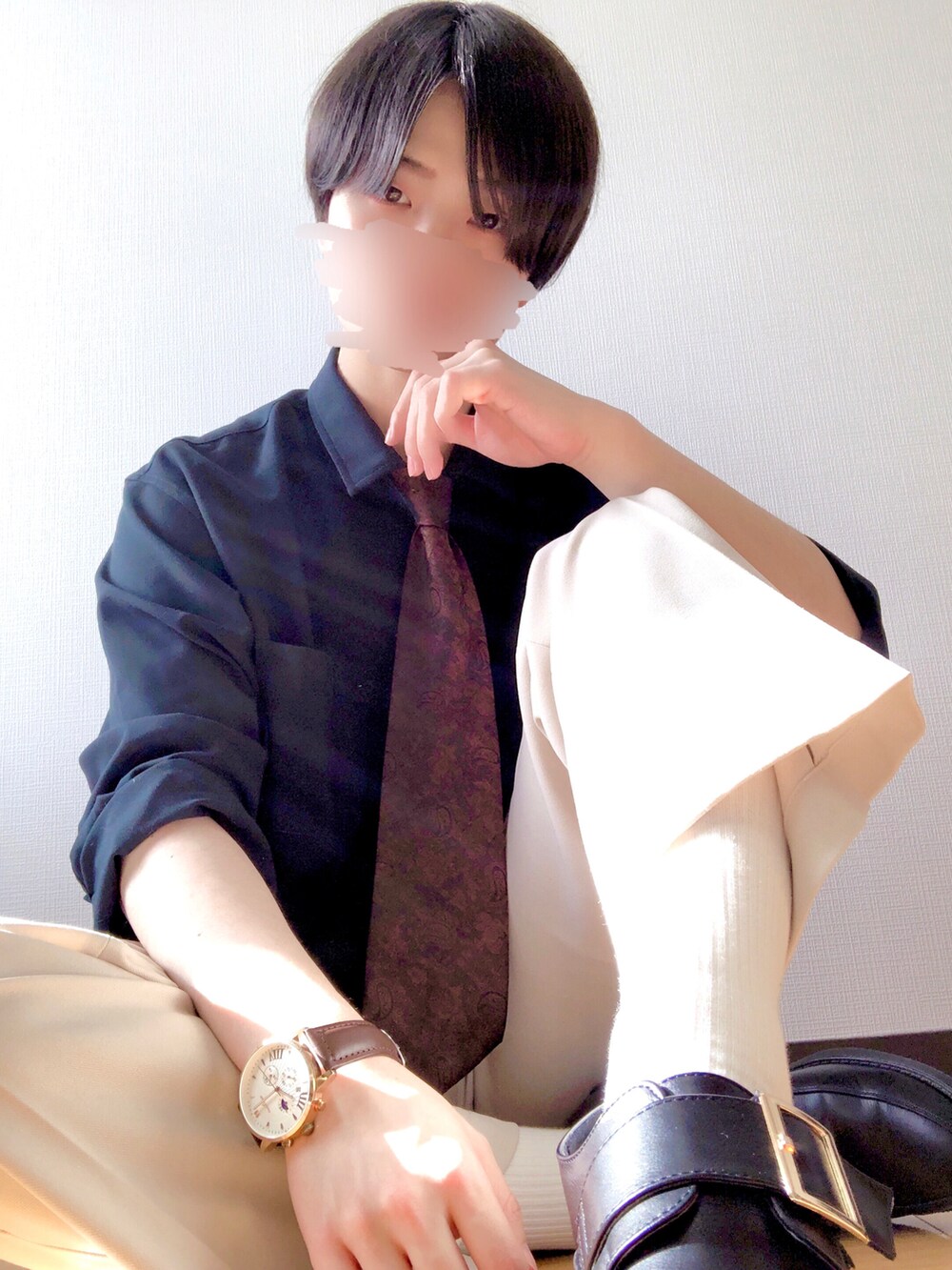 「春コーデ、大人カジュアル、お洒落さんとつながりたい、オトナカジュアル、いいね、save、フォローお願いします🤑、キレイめコーデ、低身長、プチプラコーデ、GU、ネクタイ、ペイズリー、キレイめ、大人コーデ、フレアパンツ」｜「GUのアイテム（シャツ/ブラウス、グリーン系）」を使った、幹桜さん（メンズ・171cm）の春コーディネートの3枚目の写真