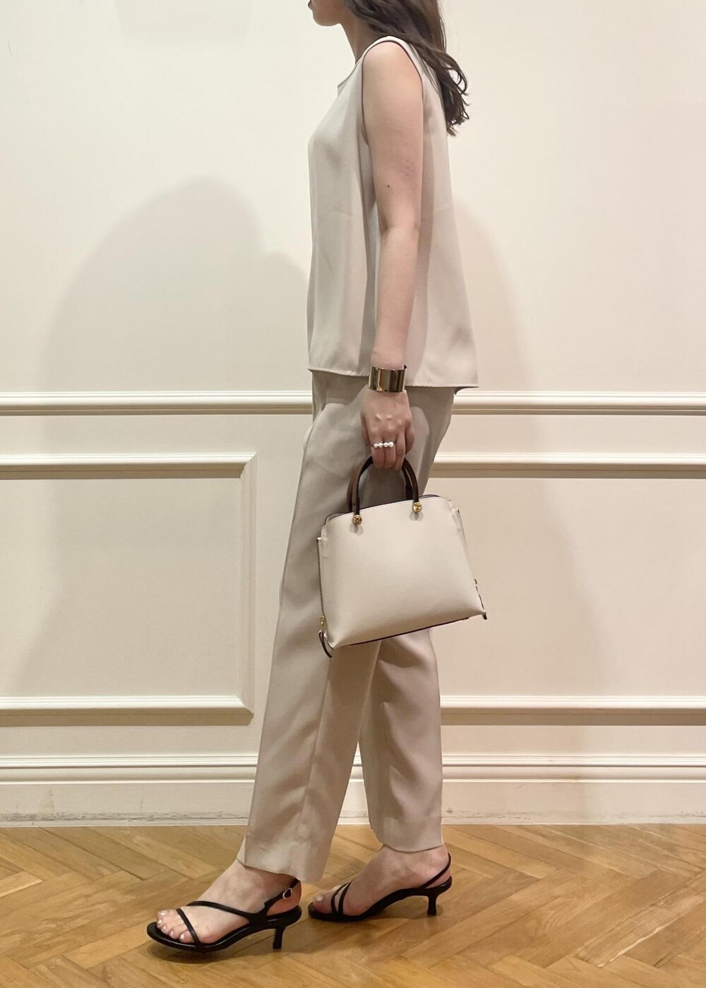 「オケージョン、バッグ、サンダル、撥水加工、ドライタッチ、洗える、ROPÉ、ÉPOR、Y BAG、夏トップス、ブラウス、パンツ、23SS夏の新作、通勤、雨の日」｜「ROPE'のバロックパール1粒ネックレス（ネックレス、ゴールド系）」を使った、RAIさん（レディース・165cm）の春コーディネートの2枚目の写真
