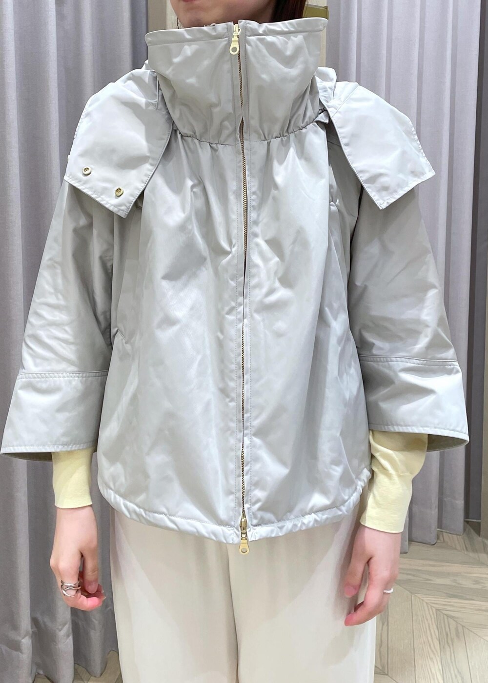 「マウンテンパーカー、パーカー、ミニ、バケツバッグ、パンツ、ローファー、シューズ、ROPÉ、24SS春の新作、ブルベ、高身長、骨格ウェーブ、きれいめカジュアル、春アウター、カーディガン」｜「ROPE'の【雑誌掲載】定番ソフトレザービットローファー/23SS新色追加（ローファー、ブラック系）」を使った、RAIさん（レディース・165cm）の春コーディネートの5枚目の写真