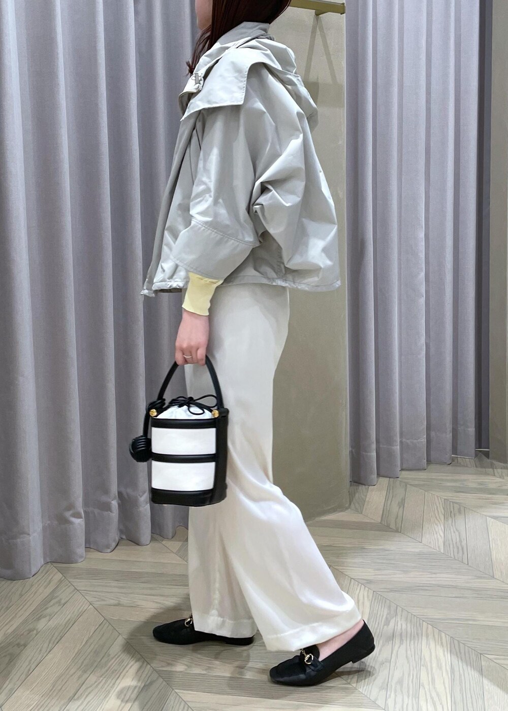 「マウンテンパーカー、パーカー、ミニ、バケツバッグ、パンツ、ローファー、シューズ、ROPÉ、24SS春の新作、ブルベ、高身長、骨格ウェーブ、きれいめカジュアル、春アウター、カーディガン」｜「ROPE'の【雑誌掲載】定番ソフトレザービットローファー/23SS新色追加（ローファー、ブラック系）」を使った、RAIさん（レディース・165cm）の春コーディネートの2枚目の写真