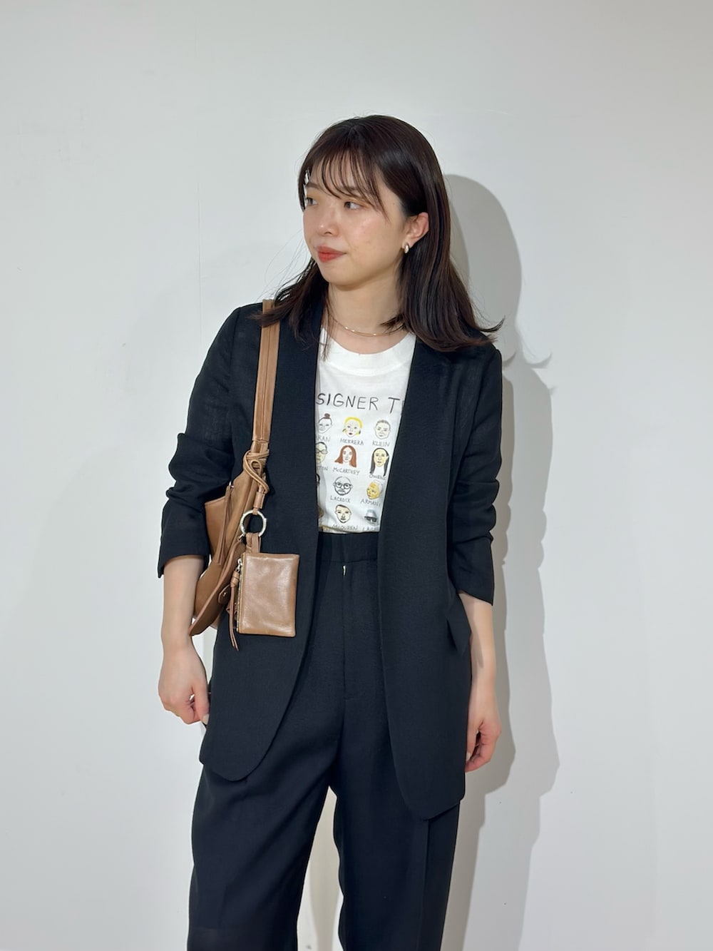 「春服コーデ、大人かわいい、シンプル、きれいめコーデ、大人女子、ジャケット、ジャケットスタイル、whimgazette、ウィムガゼット、サンダル、セットアップ、ブラックコーデ、ブラック」｜「Whim Gazetteのジュートライクノーカラージャケット（ノーカラージャケット、ブラック系）」を使った、髙橋さん（骨格ストレート・レディース・158cm）の春コーディネートの3枚目の写真