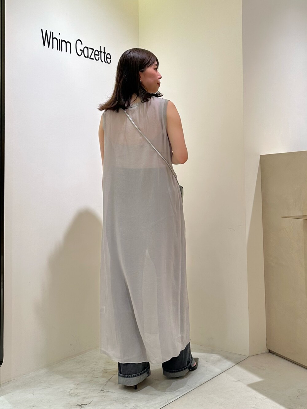 「ノースリーブ、お出かけコーデ、休日スタイル、デニム、きれいめカジュアル、シアートップス、ワンピース、キレイめカジュアル、オトナカジュアル、秋服準備はじめました、夏コーデ、レイヤードスタイル、ウィムガゼット、whimgazette」|「Whim Gazetteの【Hoaw.】チョーカー(チョーカー、シルバー系)」を使った、髙橋さん(レディース・158cm)の夏コーディネートの3枚目の写真