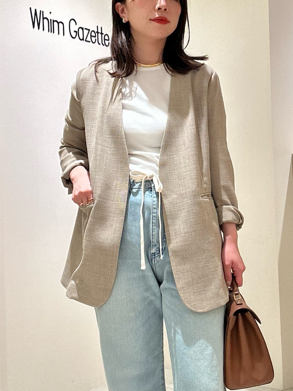「ジャケット、春コーデ、オトナカジュアル、シンプルスタイル、大人ファッション、春色、ノーカラージャケット、デニムパンツ、デニムコーデ、ママコーデ、ママファッション、ウィムガゼット、きれいめカジュアル、whimgazette」|「Whim Gazetteの【Hoaw.】チョーカー(チョーカー、ゴールド系)」を使った、髙橋さん(骨格ストレート・レディース・158cm)の春コーディネートの5枚目の写真