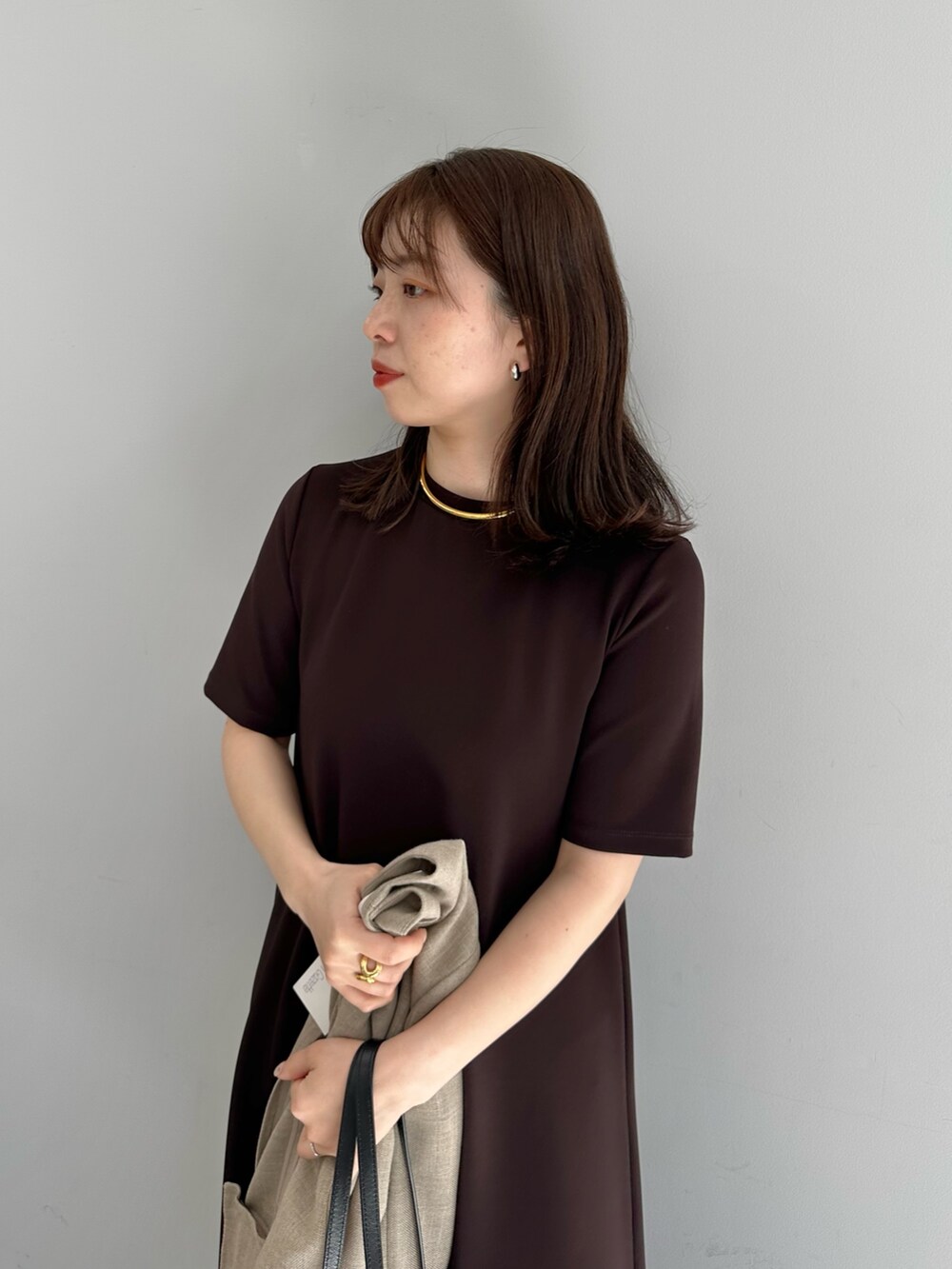 「ジャケット、春コーデ、春めき満開コーデ、休日スタイル、オトナ女子、ラクチンコーデ、お出かけコーデ、リラックススタイル、ママファッション、ベージュ、ワンピース、ウィムガゼット、whimgazette、ワントーンコーデ、ノーカラージャケット」｜「Whim Gazetteのジュートライクノーカラージャケット（ノーカラージャケット、ベージュ系）」を使った、髙橋さん（骨格ストレート・レディース・158cm）の春コーディネートの7枚目の写真