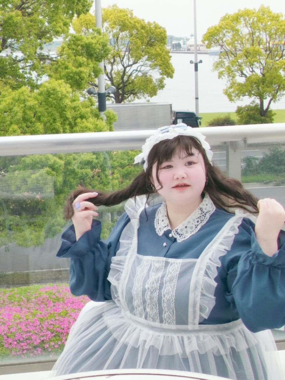 「春めき満開コーデ、アリス風コーデ、お出かけコーデ、青木美沙子さんコラボ、ロリータ、かわいい、しまむらコーデ、プラスサイズ、ぽっちゃりコーデ、ふくよかコーデ、ガーリー、ラファーファ、厚底サンダル、ドレスアップ」｜「しまむらのアイテム（ワンピース、ブルー系）」を使った、きゅるᵕ̈໒꒱·̩͙🔰さん（骨格ウェーブ・レディース・155cm）の春コーディネートの3枚目の写真