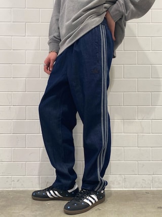 adidasアディカラー ルーズ トラックパンツ デニム ストーン、サンバ
