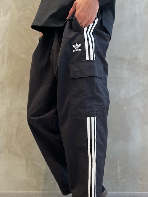 アディカラー クラシックス スリーストライプス カーゴパンツの