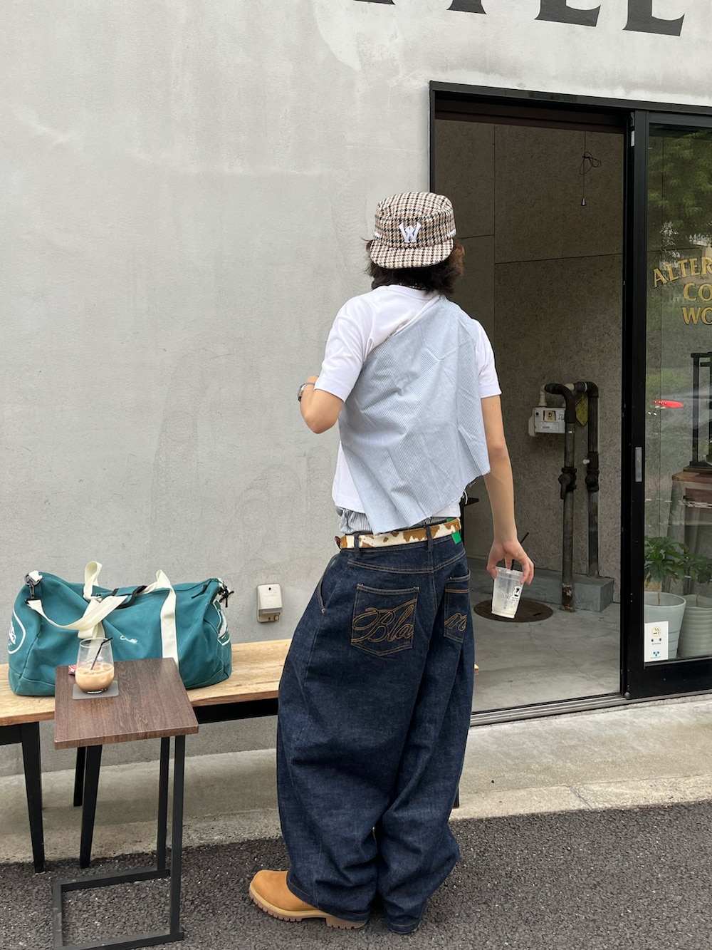 「WEARタイアップ、レイヤードスタイル、初夏コーデ、ootd、海外系ファッション、シャツスタイル、ストリート」｜「TimberlandのTimberland 6inch Premium Waterproof Boot（ティンバーランド 6インチ プレミアム ウォータープルーフ ブーツ）（ブーツ、イエロー系）」を使った、おさむさん（骨格ストレート・メンズ・173cm）の春コーディネートの2枚目の写真