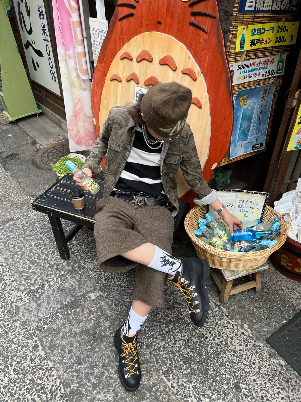 「古着MIX、ストリートコーデ、春服コーデ、シャツスタイル、outfit、ootd、ブーツ」｜「DannerのDanner/ダナー TRAIL FIELDトレイルフィールド トレッキング ビブラムソール ハイカット GORE-TEX（ブーツ、ブラック系）」を使った、おさむさん（骨格ストレート・メンズ・173cm）の春コーディネートの2枚目の写真